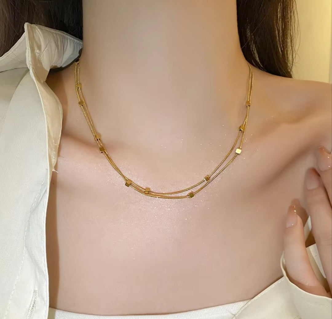 Retro double layered cubic square neckpiece